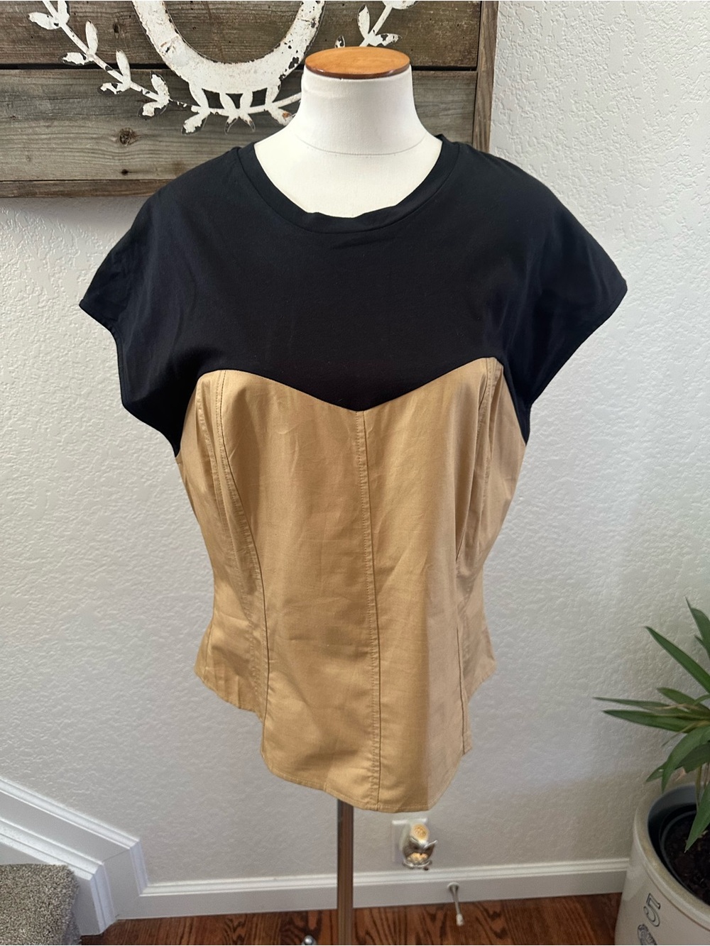 Anthropologie Black and Tan Two-Tone Cap Sleeve Top ladies size XL NWT